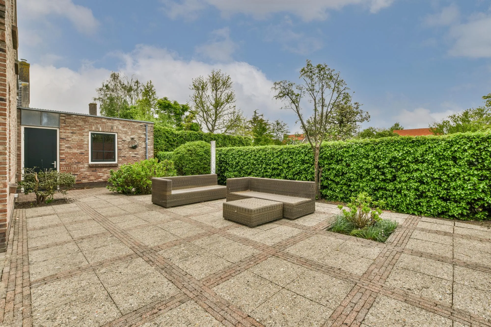 Grand Entrances with Interlock Landings