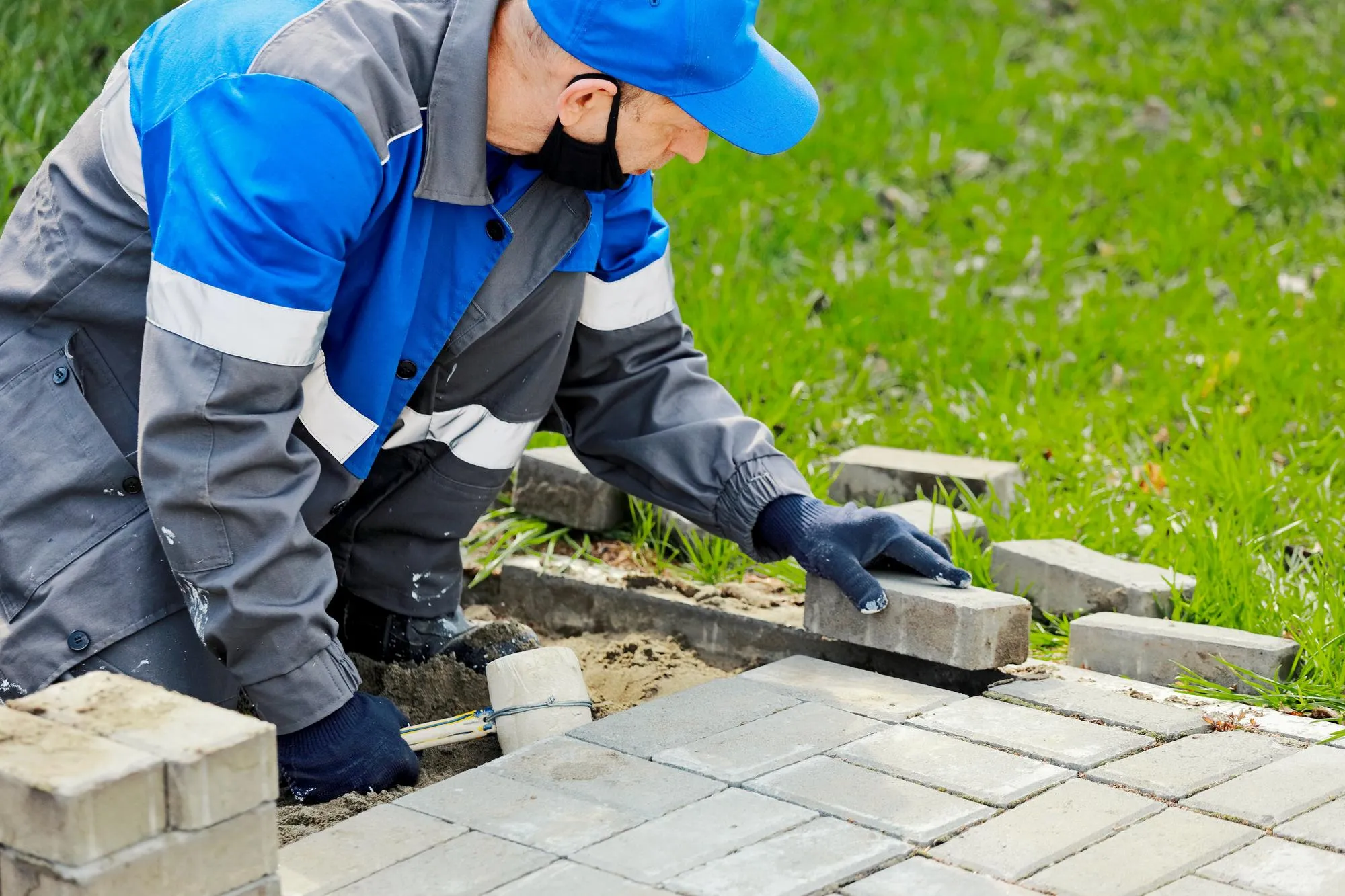 Seasonal Hardscape Maintenance Guide – Protecting Pavers, Walls & Patios